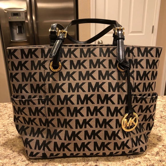 Michael Kors Handbags - Michael Kors Large Tote